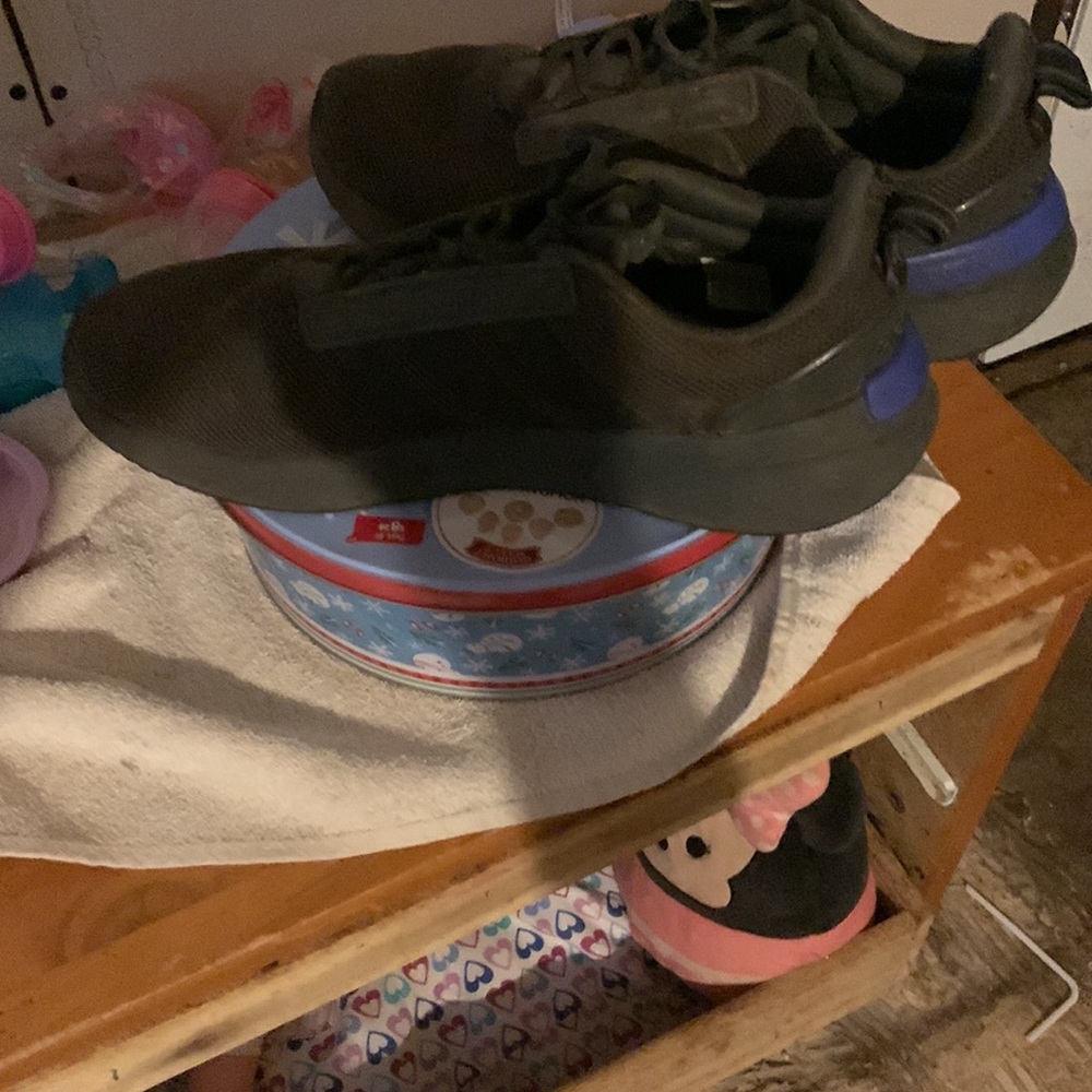 Adidas shoes - Picture 3 of 5